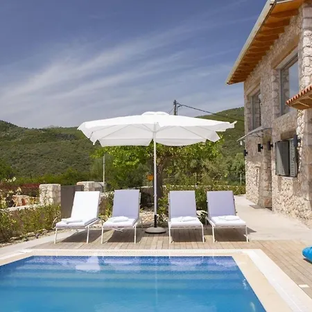 Dell Mar Stone House *